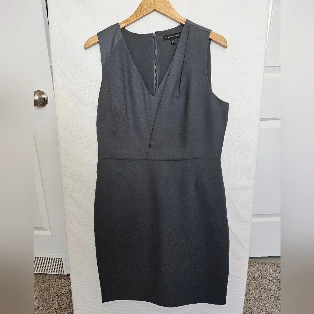 Like New: Banana Republic V Neck Midi Sleeveless Business Fit and Flare Dress - Picture 2 of 8